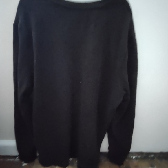 Like new black long sleeve shirt - Picture 4 of 7